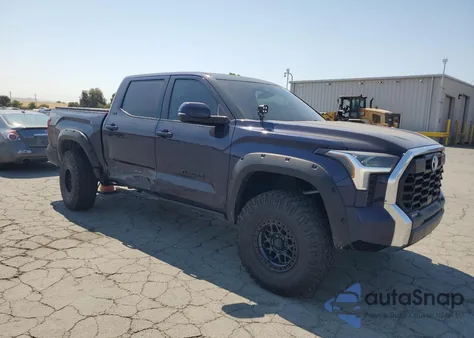 2022 Toyota Tundra Crewmax Sr z USA, uszkodzony, nr VIN 5TFLA5DB5NX021217